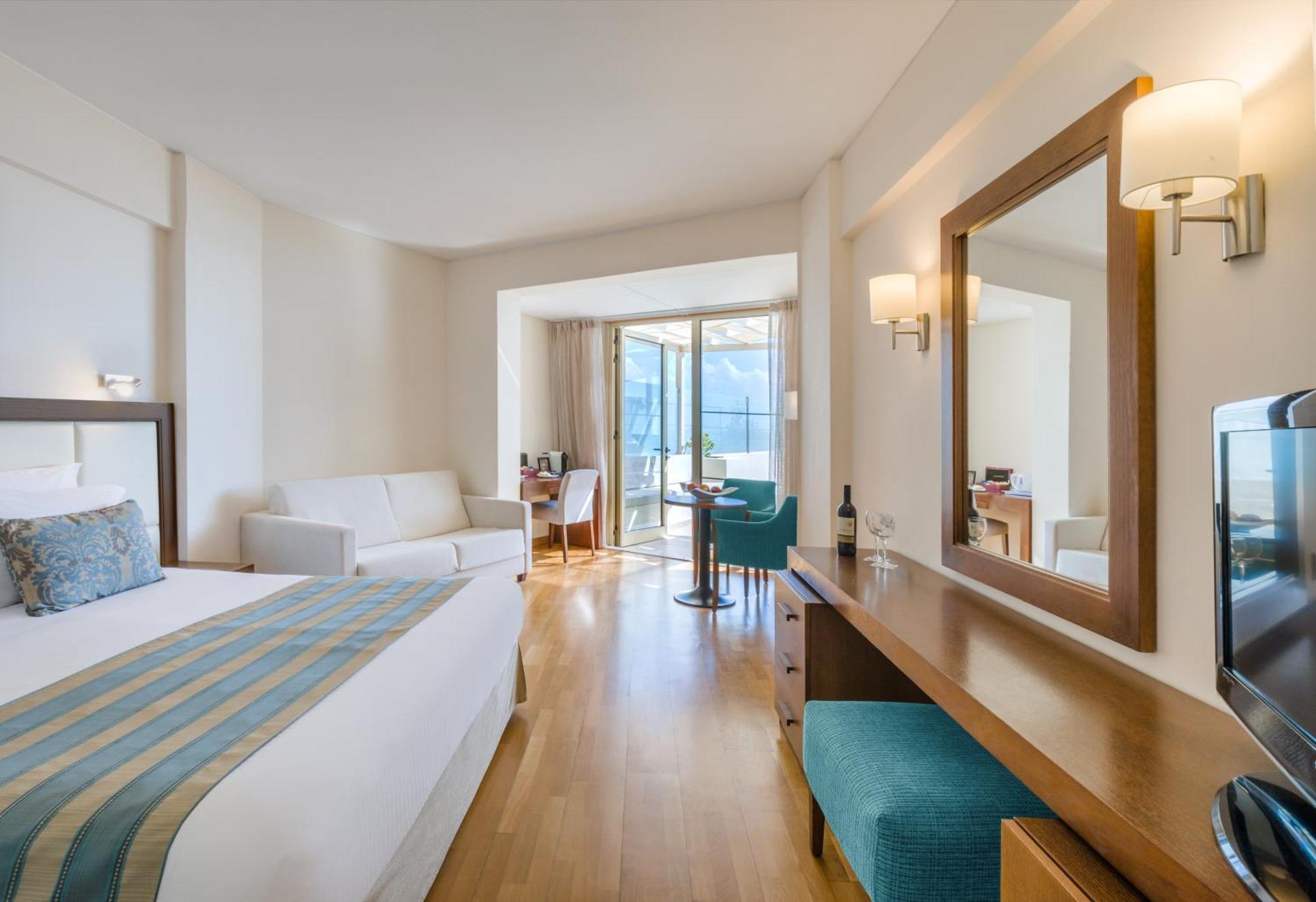 Golden Bay Beach Hotel Larnaca Room photo