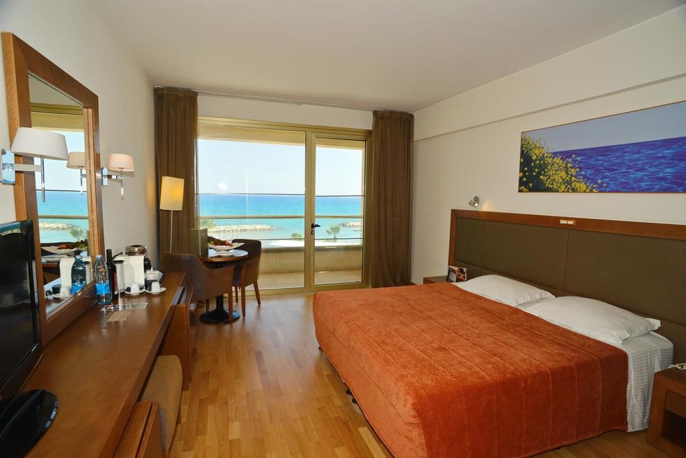 Golden Bay Beach Hotel Larnaca Exterior photo